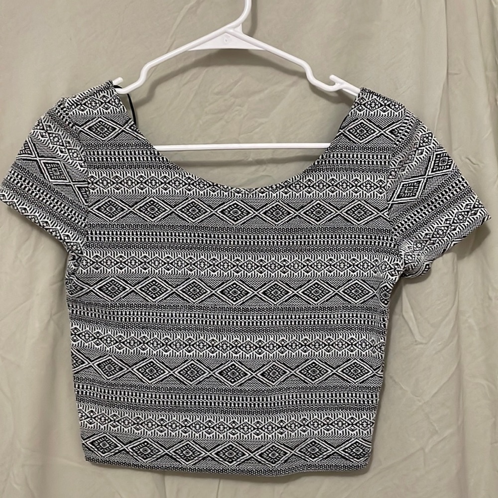 H&M Divided Crop Top